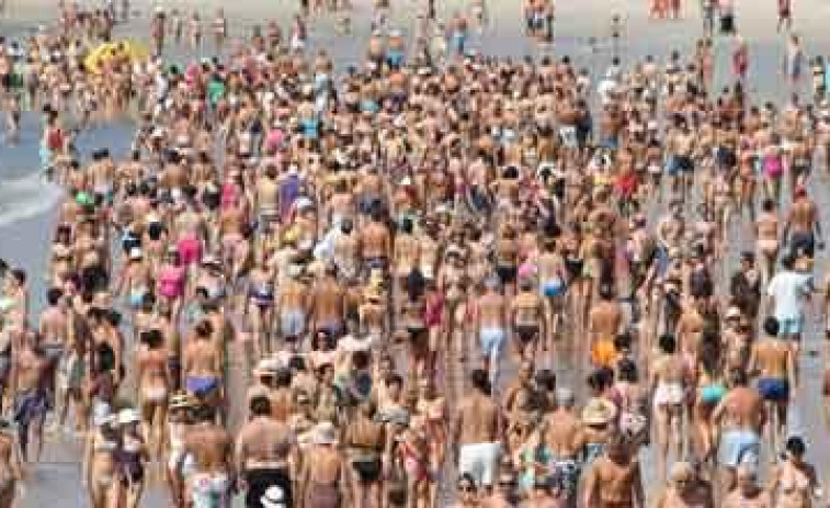 Fallece un bañista en la playa de Riazor