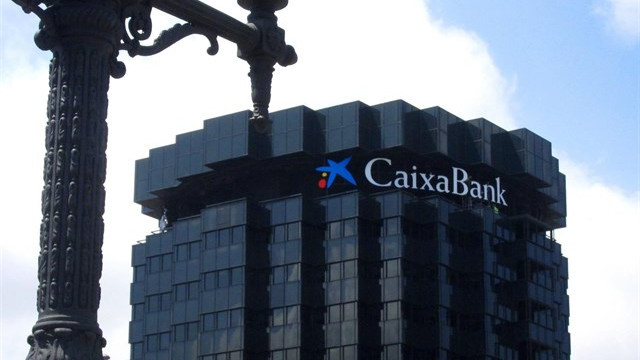 CaixaBank estudia este viernes el traslado de su sede social por el desafío independentista