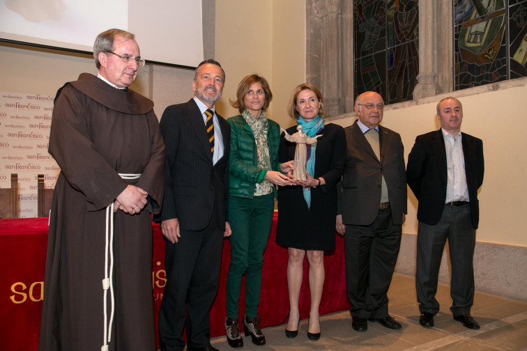 Unha figura de porcelana de San Francisco de Asís conmemora o Oitavo Centenario da súa peregrinación a Compostela