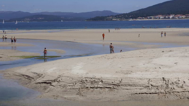 Encuentran a una mujer fallecida en una playa de Porto do Son a la que arrastró la marea