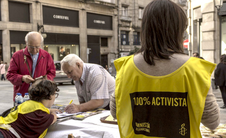 Amnistía Internacional recoge firmas por sus miembros detenidos en Turquía