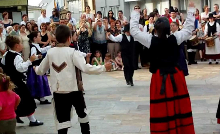 Profesionales y aficionados del baile tradicional se reúnen para impulsar la actividad