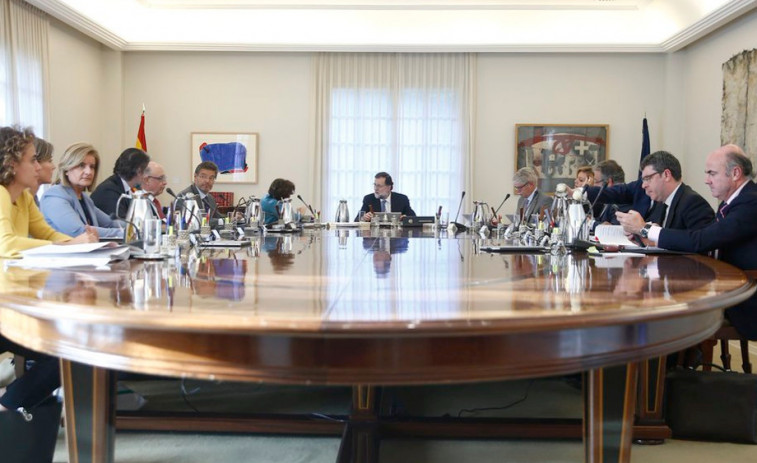Rajoy cesa al Gobierno catalán y convoca elecciones autonómicas para el 21 de diciembre
