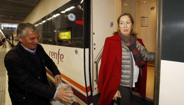 Máis de 6.000 persoas subiron ao tren na estrea do Eixe Atlántico de alta velocidade