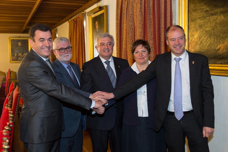 O profesorado das universidades da Coruña e Vigo poderá impartir Medicina en Santiago