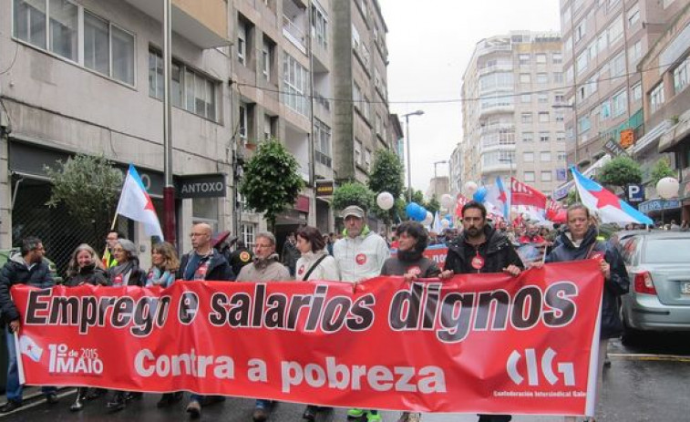 Una multitudinaria marcha de la CIG alerta en Vigo de que el 