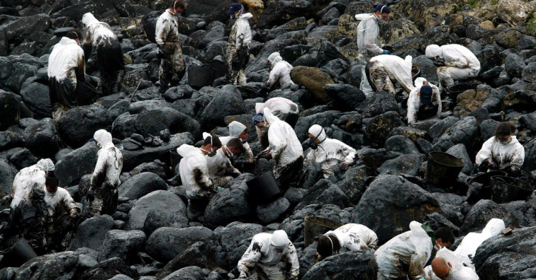 ​La oposición considera que la indemnización del Prestige llega tarde y es insuficiente