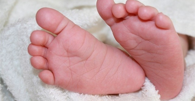 Acogen a los otros tres hijos de la madre del bebé abandonado