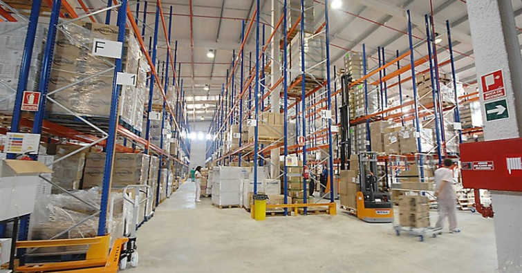 El Sergas distribuye cada día casi 10.000 entregas de material a los centros sanitarios