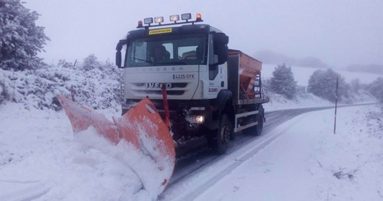 ​La alerta por nieve llega a Lugo y Ourense y obliga a cerrar una carretera secundaria