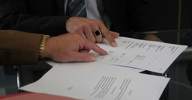 Letra pequena contratos