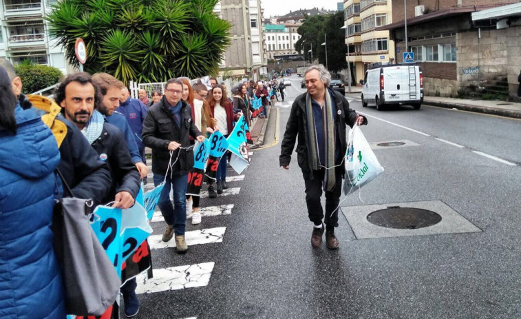 Cadena humana contra la continuidad de la fábrica de Elnosa