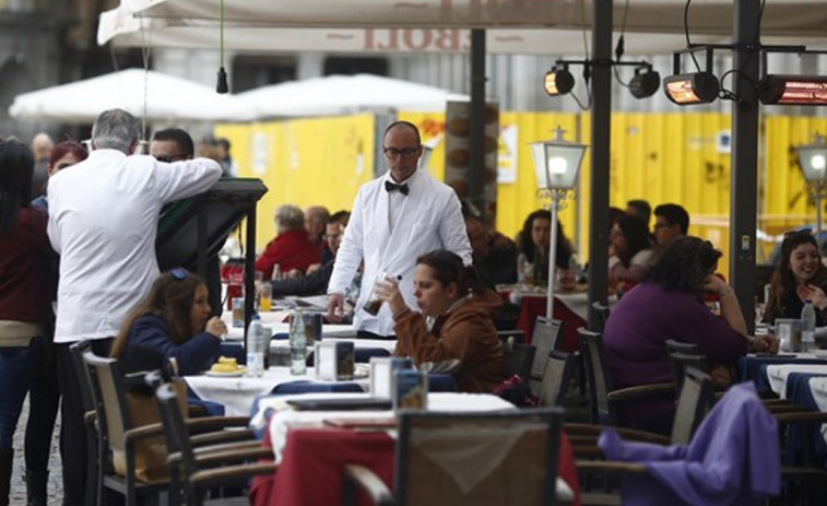 Galicia lidera la bajada del paro en julio, aunque aumentan los contratos temporales