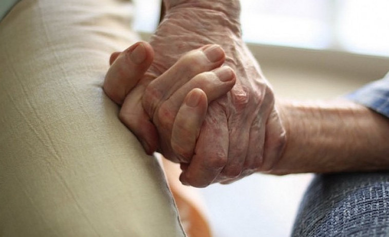 200 personas mayores dependientes son atendidas a menudo solo por tres enfermeras, denuncia la CIG