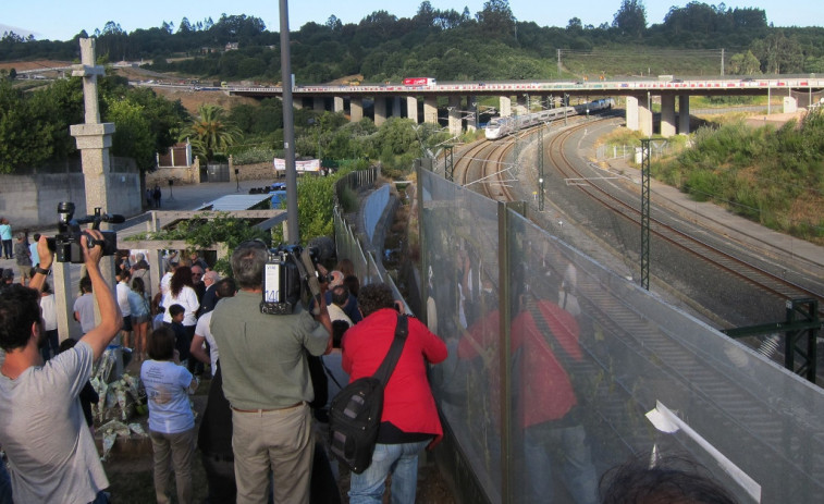 En Marea acusa a PP y PSOE de retrasar el inicio de la investigación del tren de Angrois