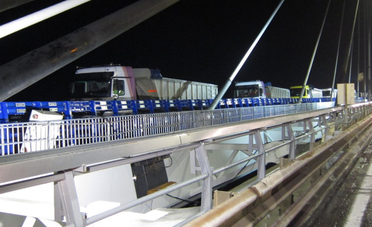 Concluyen las pruebas de carga del puente de Rande con casi 70 camiones