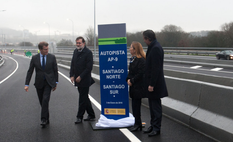 Rajoy continúa su gira de inauguraciones en la AP-9 entre gritos de 
