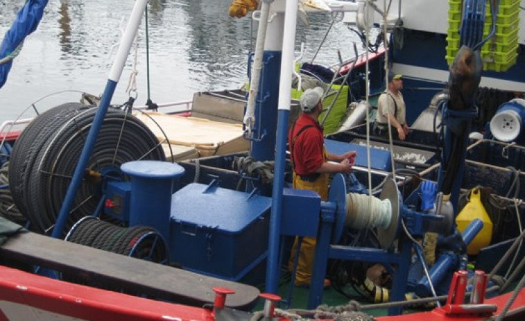 Dos barcos de Lugo estrenan un equipo gallego para eliminar parásitos a bordo
