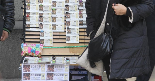 Cada gallego gastó algo menos de 17 euros en décimos de la lotería del Niño