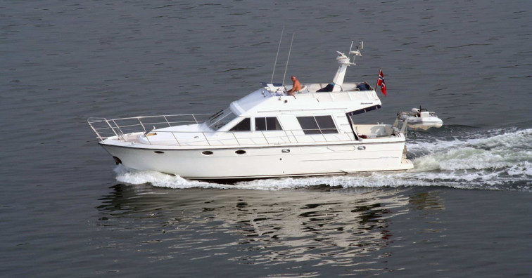 Un hombre estafa 44.000 euros al vender un mismo yate dos veces