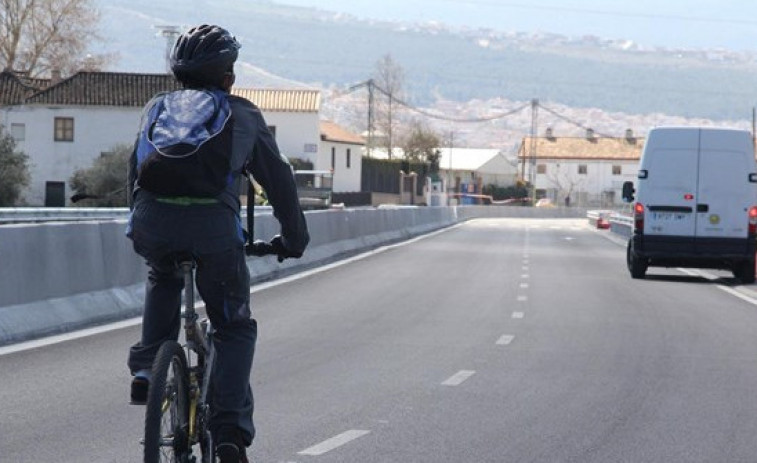 Colectivos ciclistas arrancan a los partidos compromisos con la seguridad vial