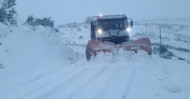 Las fuertes nevadas provocan decenas de incidencias por toda Galicia