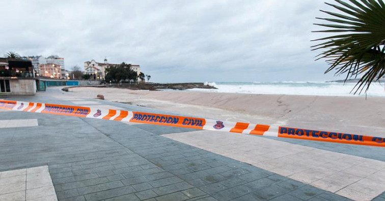 ​La costa sigue en alerta por temporal, pero la lluvia amaina por la tarde