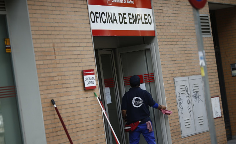 El paro bajó en 1.679 personas durante febrero en Galicia, en torno a un 0,9%