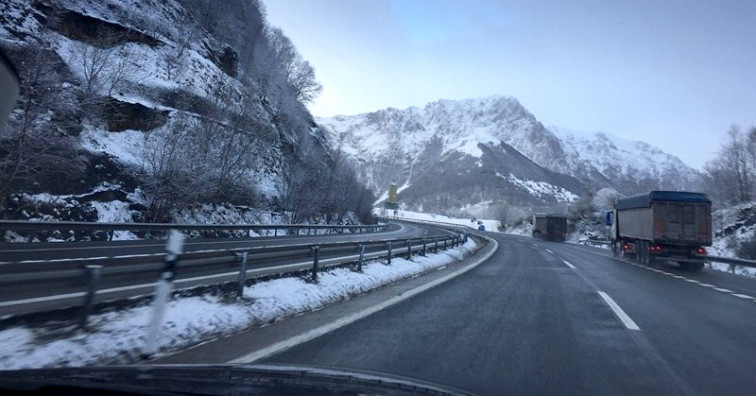 La situación mejora en las carreteras tras el último coletazo del temporal de nieve