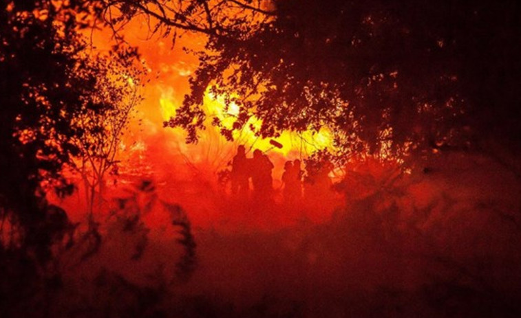 Activo un incendio forestal en Quiroga y extinguido el de Monterrei
