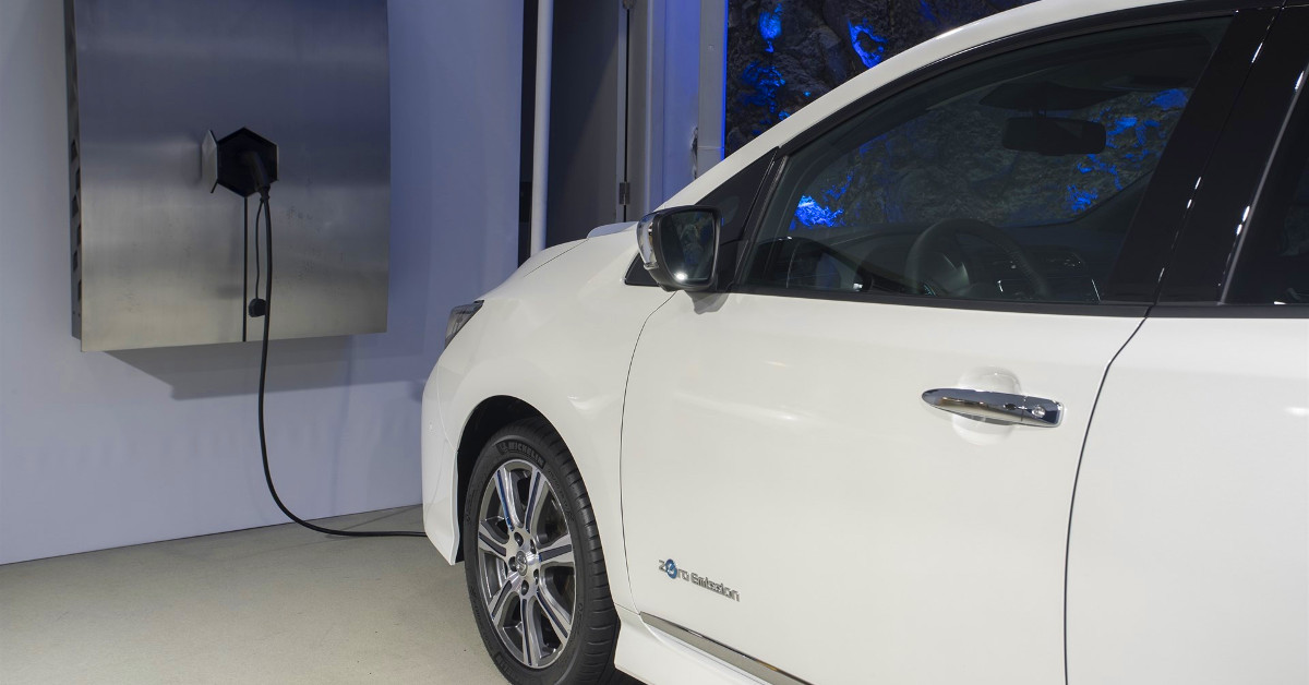 Coche electrico recarga