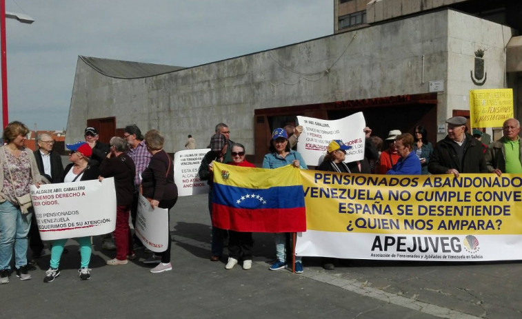 Emigrantes retornados de Venezuela protestan contra el desamparo