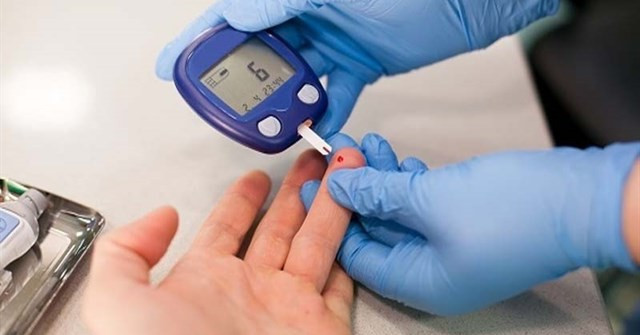 ​La dirección del CHUAC impide que el médico vea al paciente en la primera consulta de endocrinología