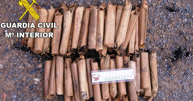 ​Cinco familias desalojadas al aparecer dinamita en un desván