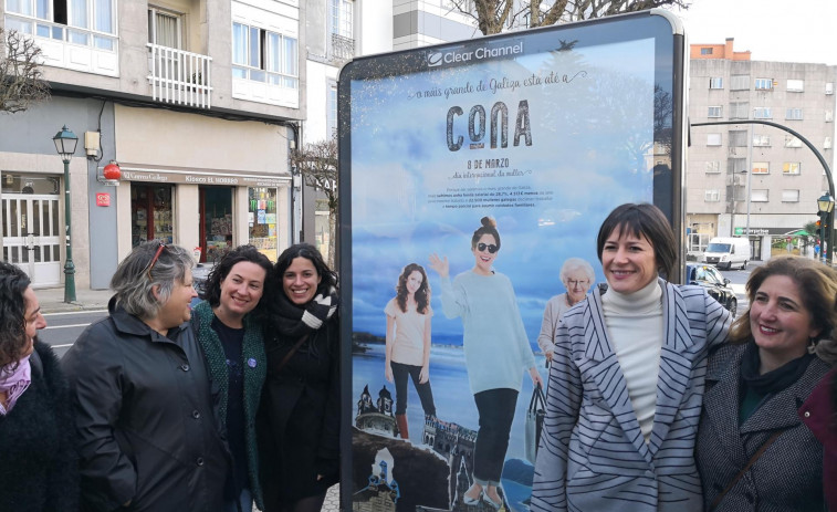 Guerra de carteles por la celebración del Día de la Mujer