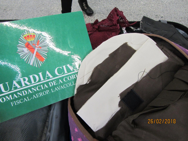 Detenida Una Mujer Con Droga En El Aeropuerto De Santiago.