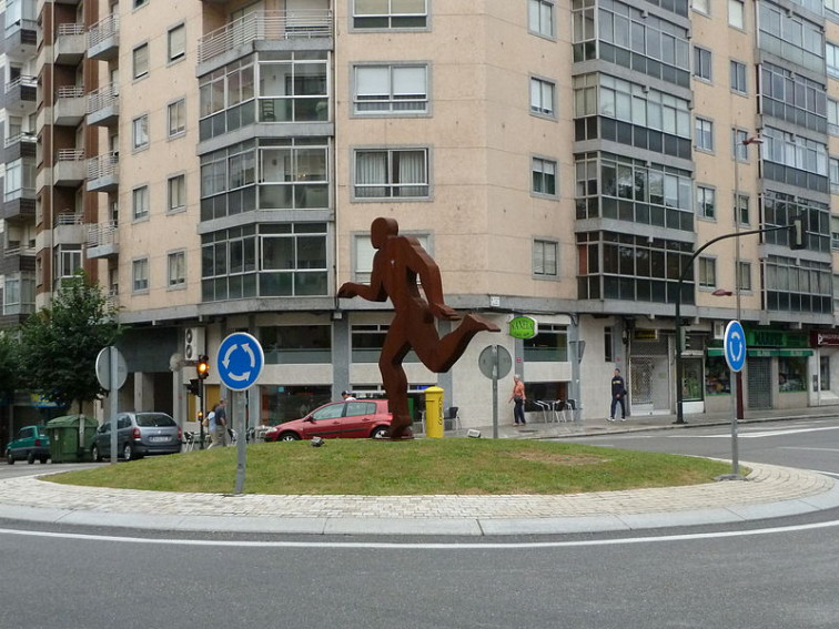 Un herido de bala, una persona atada y ocho detenidos