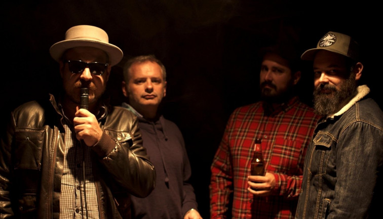 Eladio y Los Seres Queridos lanzan vinilo y gira que pasa por Santiago tras agotar entradas en Vigo