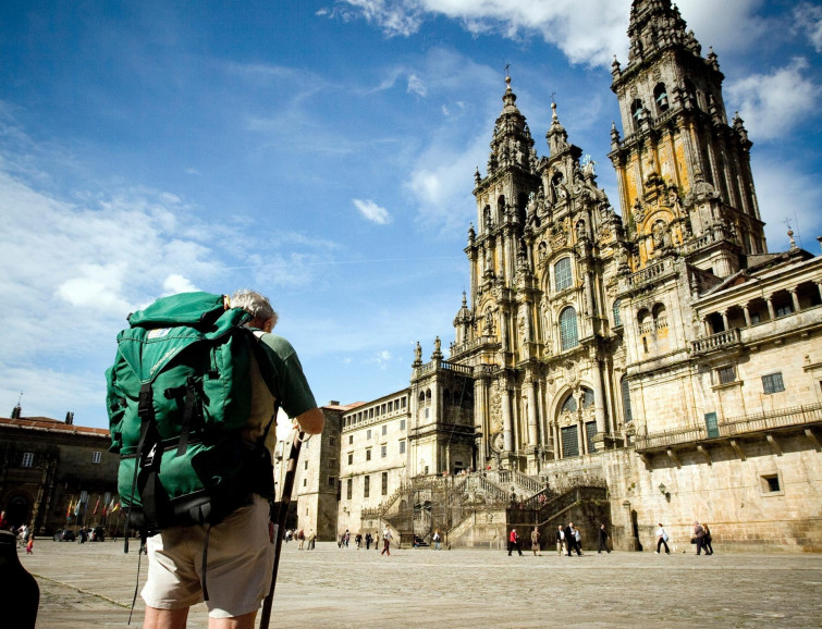 El Camino de Santiago se complica: los peregrinos pueden llegar a la catedral, pero no dormir en municipios cerrados