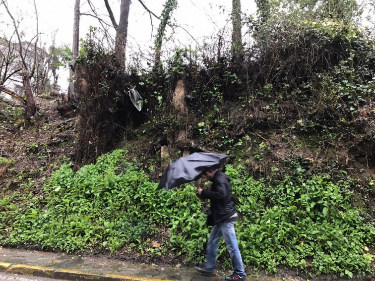 La borrasca Gisele deja sin luz y transporte a miles de gallegos