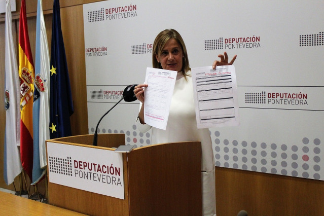 Silva exhibe las solicitudes para imprimir carteles de veteranos legionarios
