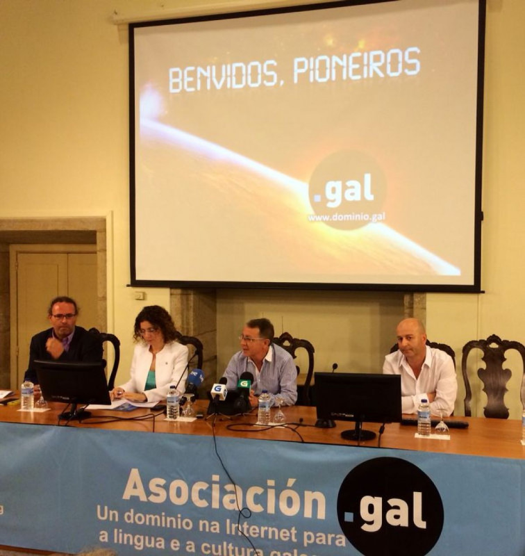 PuntoGal y la Real Academia Galega premian cinco microrrelatos