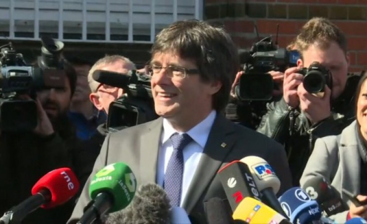 ​Puigdemont sale de prisión pidiendo diálogo
