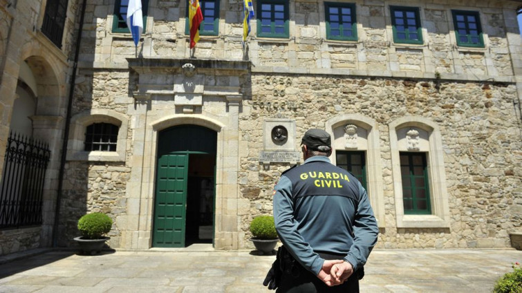 Custodian o Concello de Ortigueira para impedir que se retiren papeis