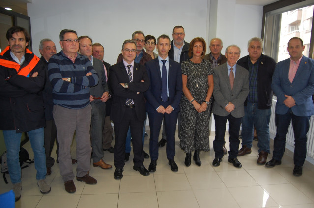 El director xeral Luis Menor en una reunión en Ourense.