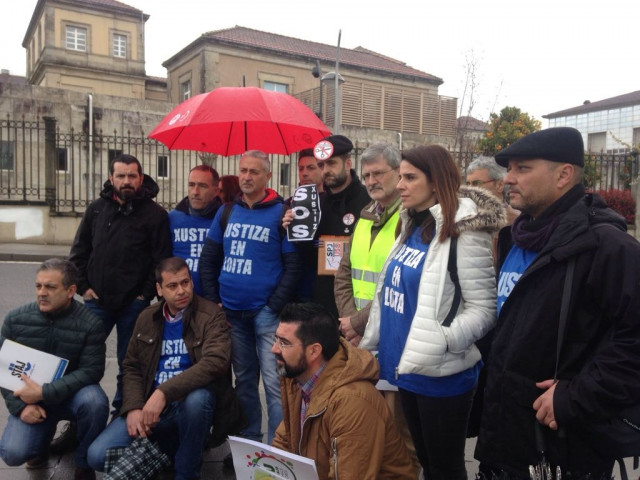 Miembros del comité de huelga a las puertas de San Caetano