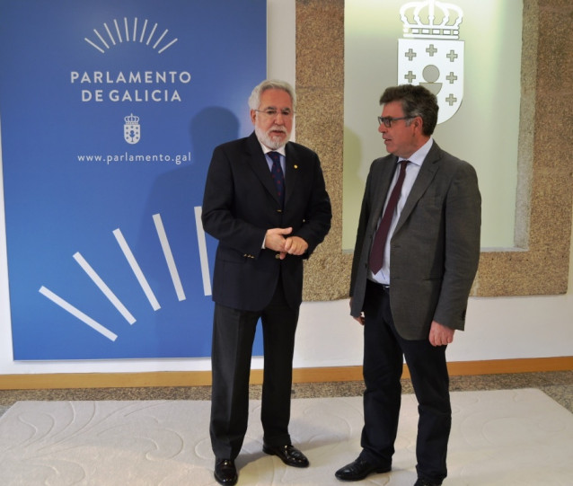 El presidente del Parlamento de Galicia y su homólogo de Aspace.