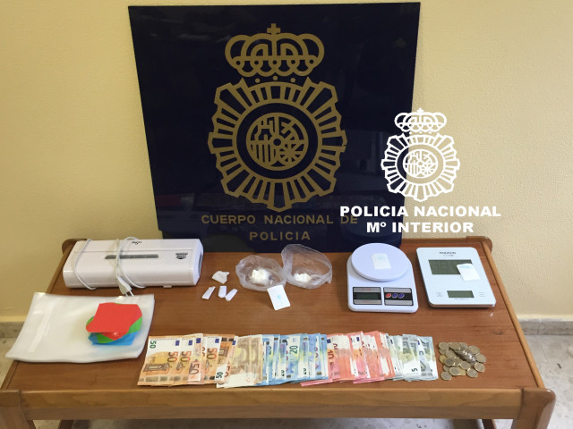 Deetnida una mujer opi vender cocaína en Ourense