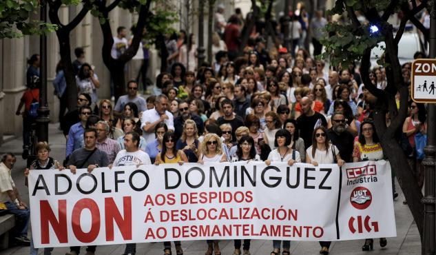 As traballadoras de Adolfo Domínguez saen ás rúas de Ourense en contra dos despedimentos