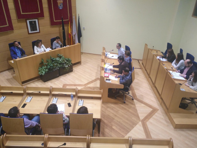 Pleno en el Ayuntamiento de Narón (A Coruña).